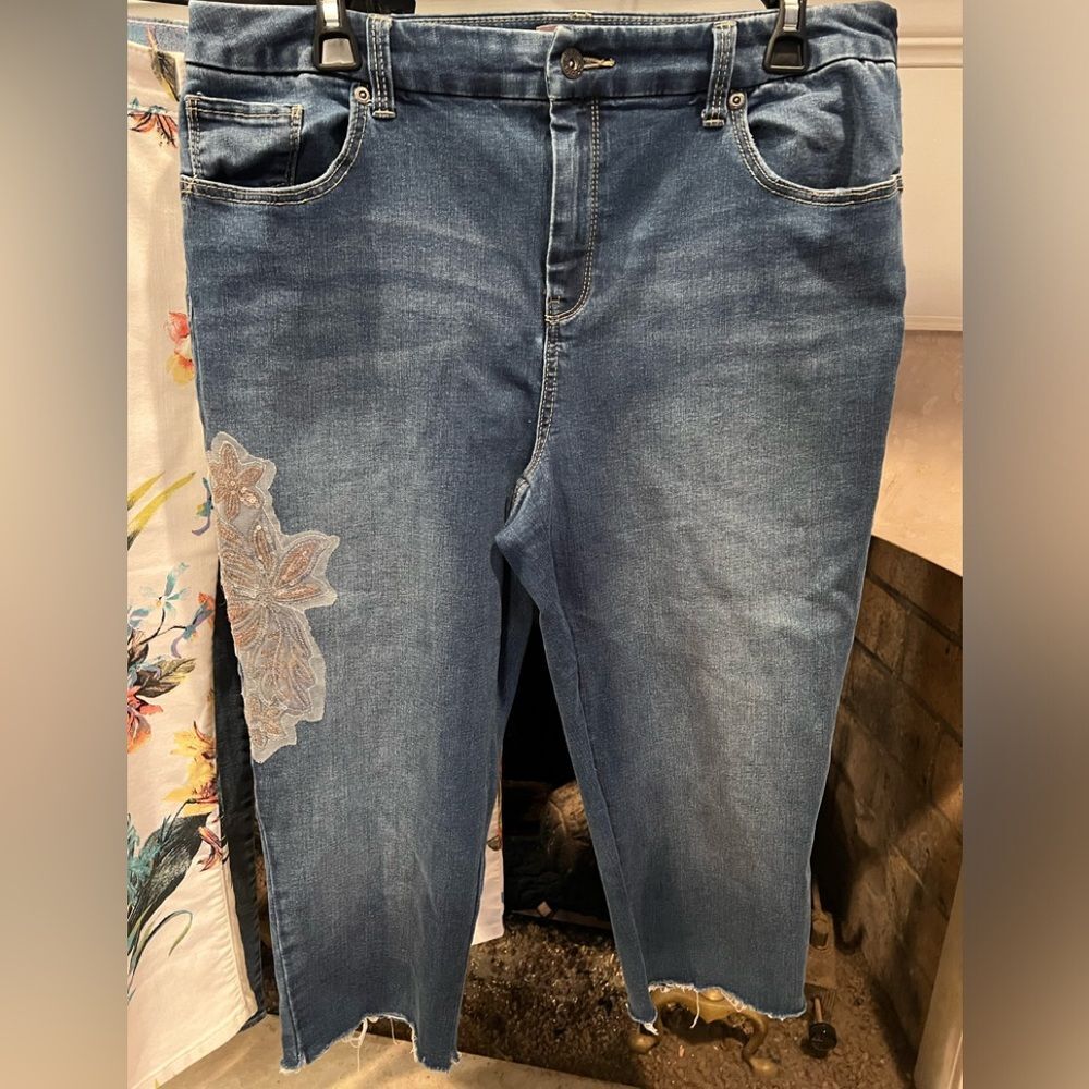Chico’s capris with sequined embellishment and cutoff legs size 12